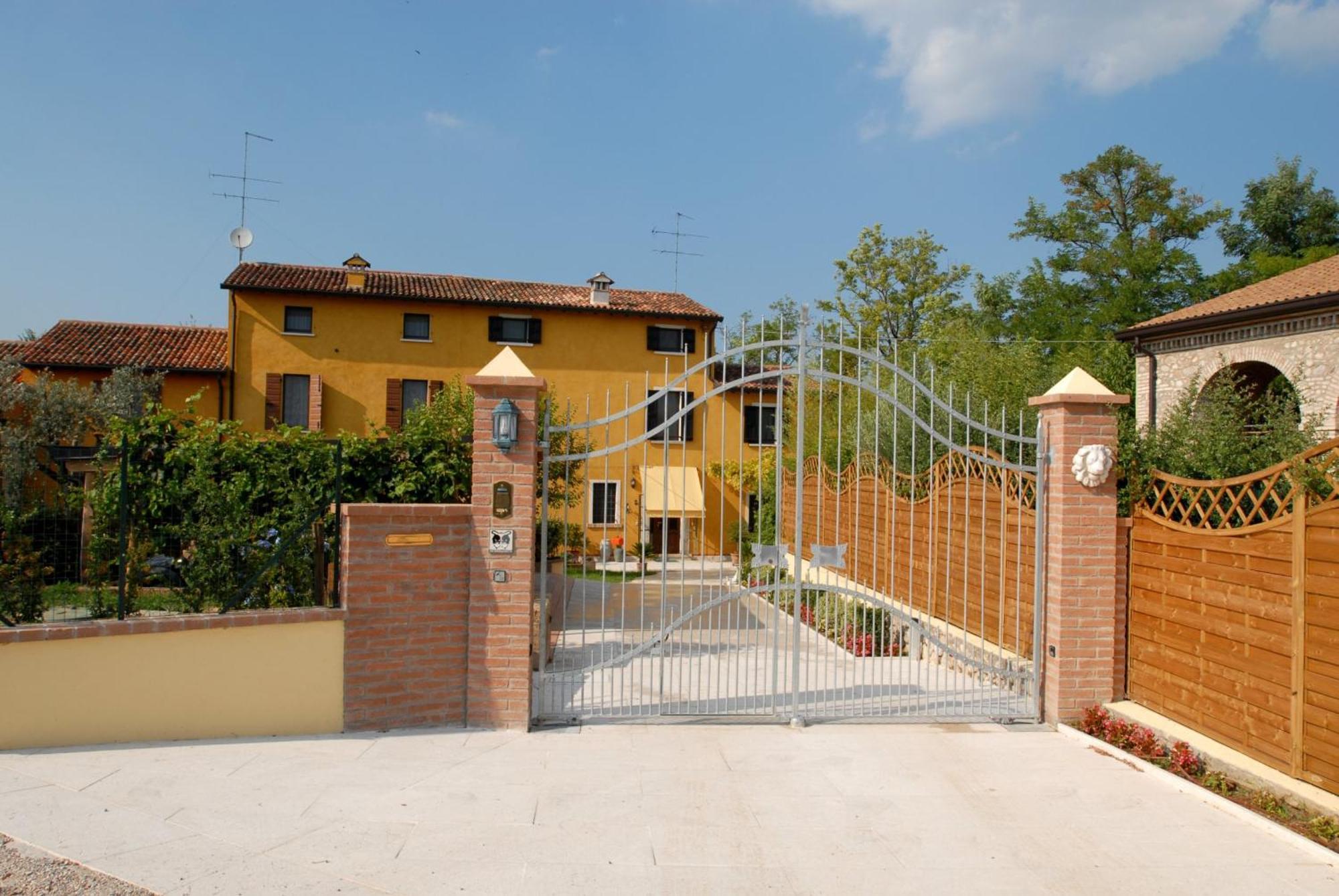 B&B Casacasina Monzambano Exteriör bild